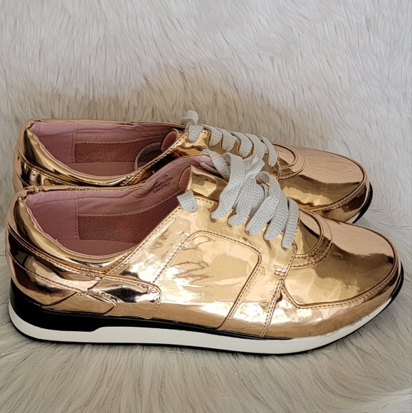 New Penny loves Kenny Metallic Gold Sneakers - Picture 5 of 7